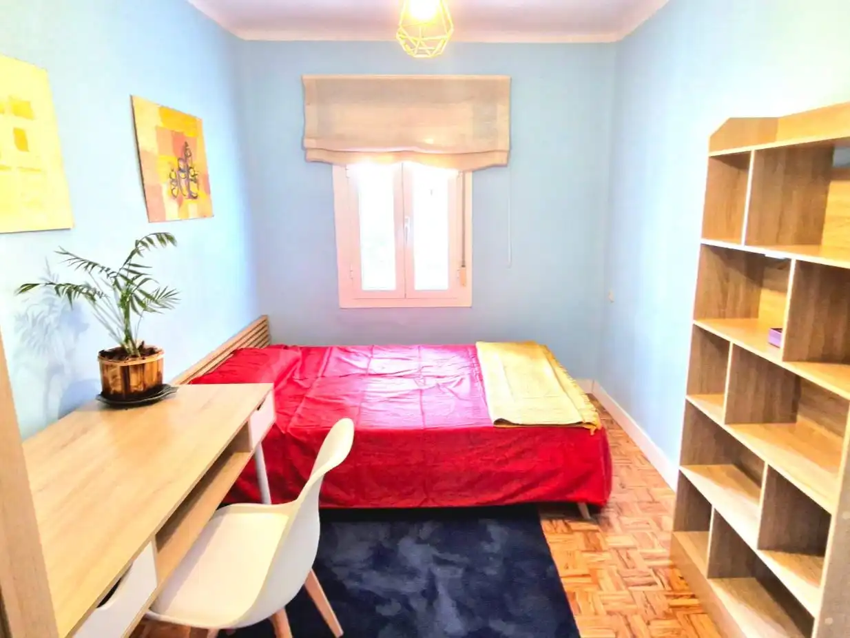 Habitación de Piso para compartir en Madrid con Calefacción, Parquet y Amueblado