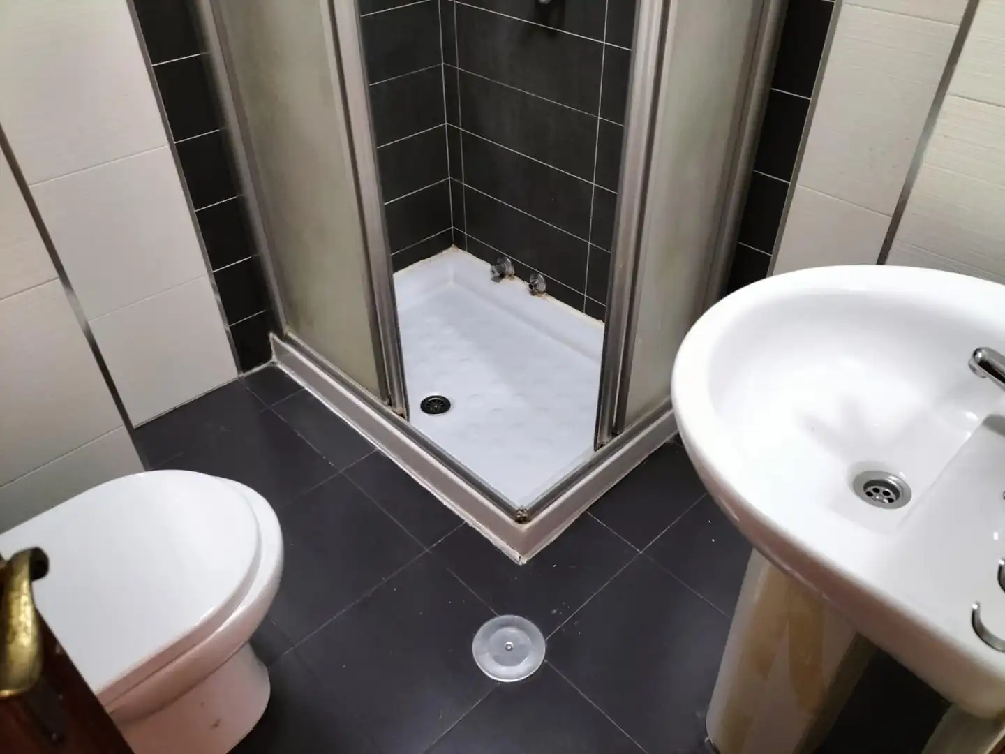 Bathroom of Flat for sale in Palencia  with Heating, Private garden and Parquet flooring
