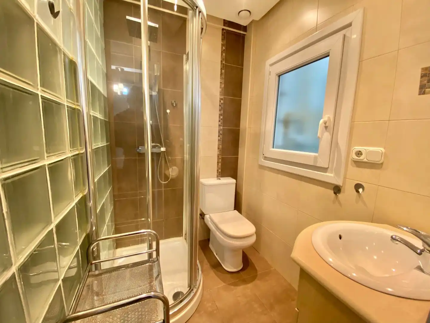 Badezimmer von Wohnung zur Miete in Egia 