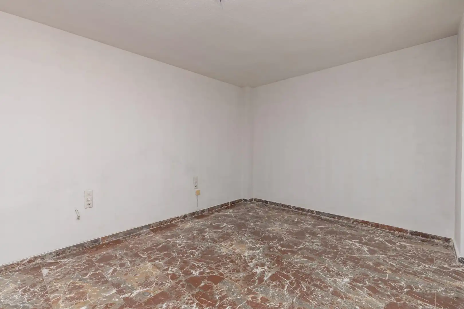 Wohnung zum Verkauf in Granada mit Heizung, Terrasse und Balkon