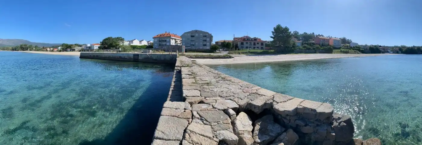 Vista exterior de Dúplex en venda en Boiro amb Calefacció, Jardí privat i Traster