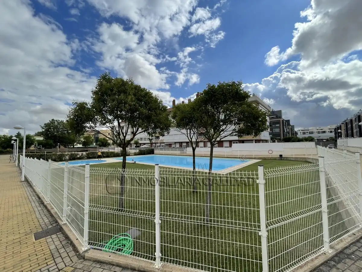 Schwimmbecken von Wohnung zur Miete in Burgos mit Heizung, Terrasse und Abstellraum