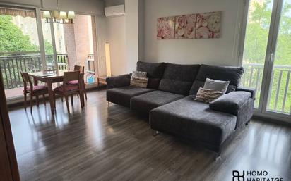 Sala d'estar de Pis en venda en Sabadell amb Aire condicionat, Parquet i Balcó