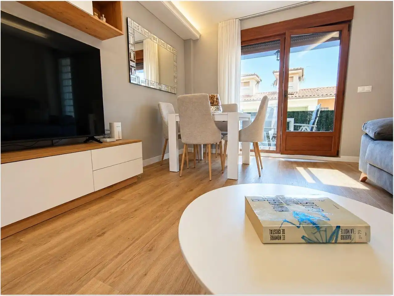 Sala d'estar de Dúplex en venda en Castañeda amb Calefacció, Terrassa i Traster