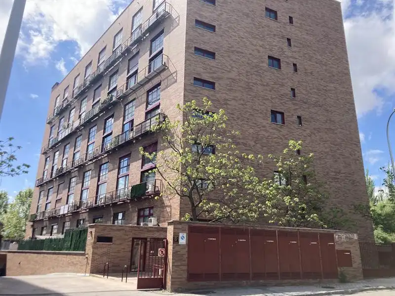 Vista exterior de Local en venta en  Madrid Capital