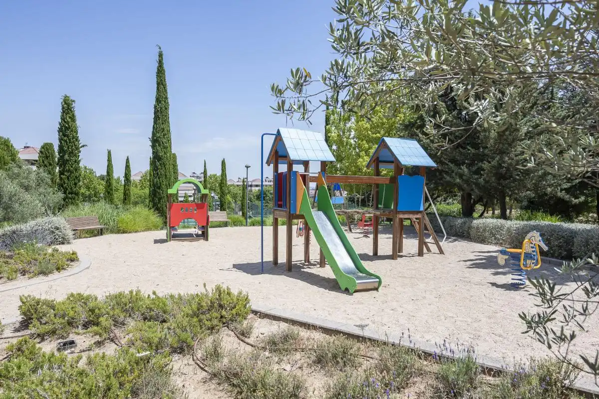Jardín de Planta baja en venta en Pozuelo de Alarcón con Aire acondicionado, Calefacción y Jardín privado