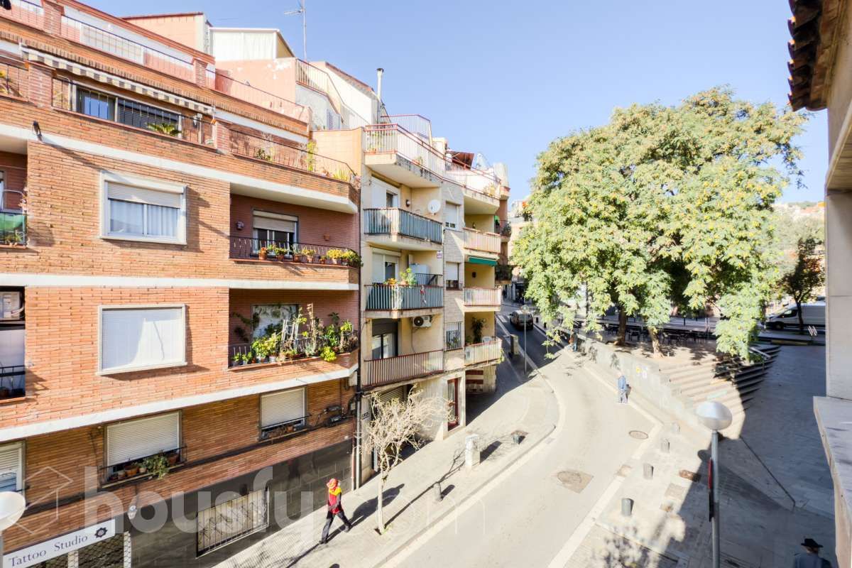 Exterior view of Flat for sale in  Barcelona Capital  with Balcony