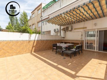 Casa amb piscina en venda a Maracena