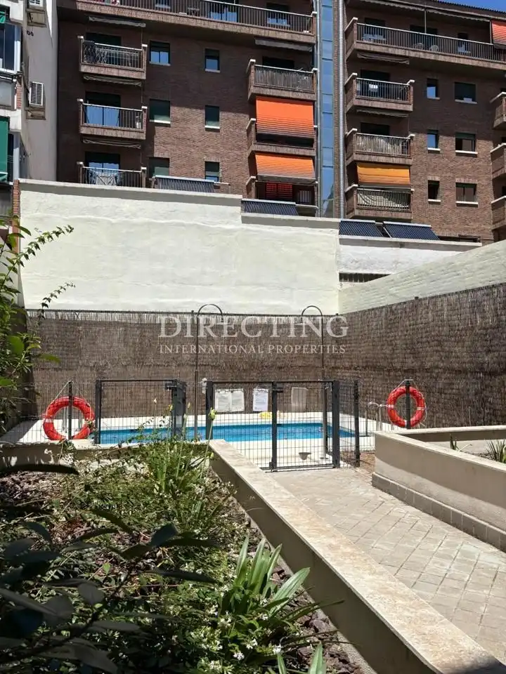 Vista exterior de Piso de alquiler en Madrid con Aire acondicionado, Balcón y Piscina comunitaria