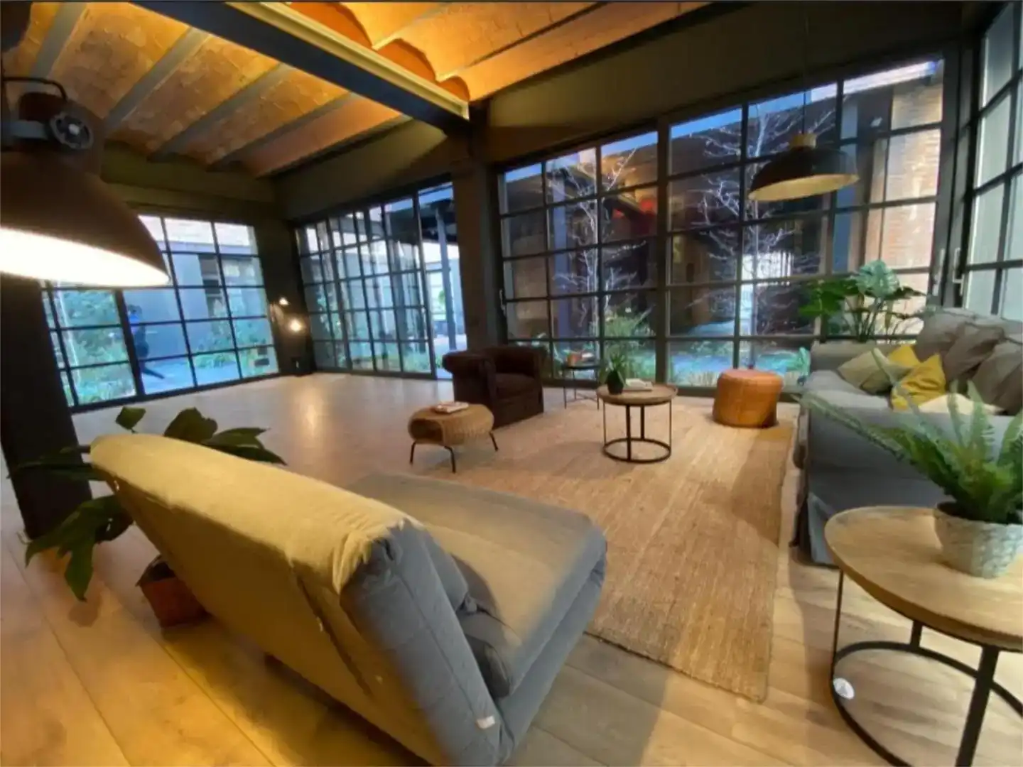 Wohnzimmer von Wohnung zur Miete in  Barcelona Capital mit Klimaanlage, Schwimmbad und Balkon