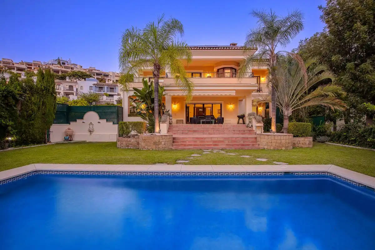 Chalet con terraza en venta en Avenida de Ronda 3C