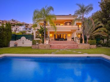 Villa con balcone in vendita a Avenida de Ronda 3C