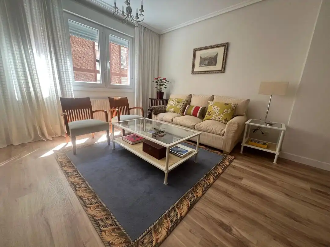 Sala d'estar de Pis en venda en Vitoria - Gasteiz amb Calefacció, Terrassa i Traster