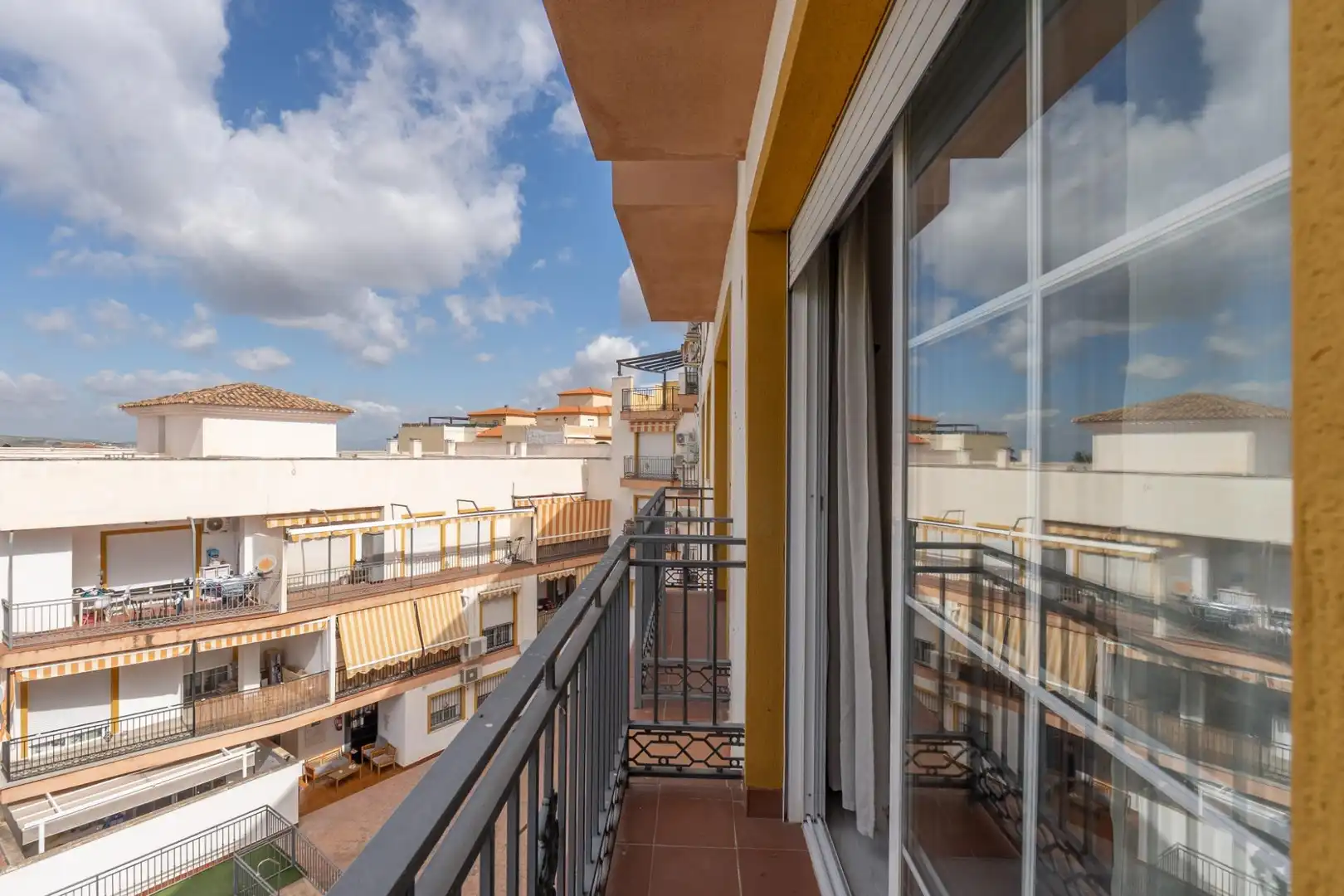 Terraza de Piso en venta en Gójar con Terraza, Trastero y Balcón