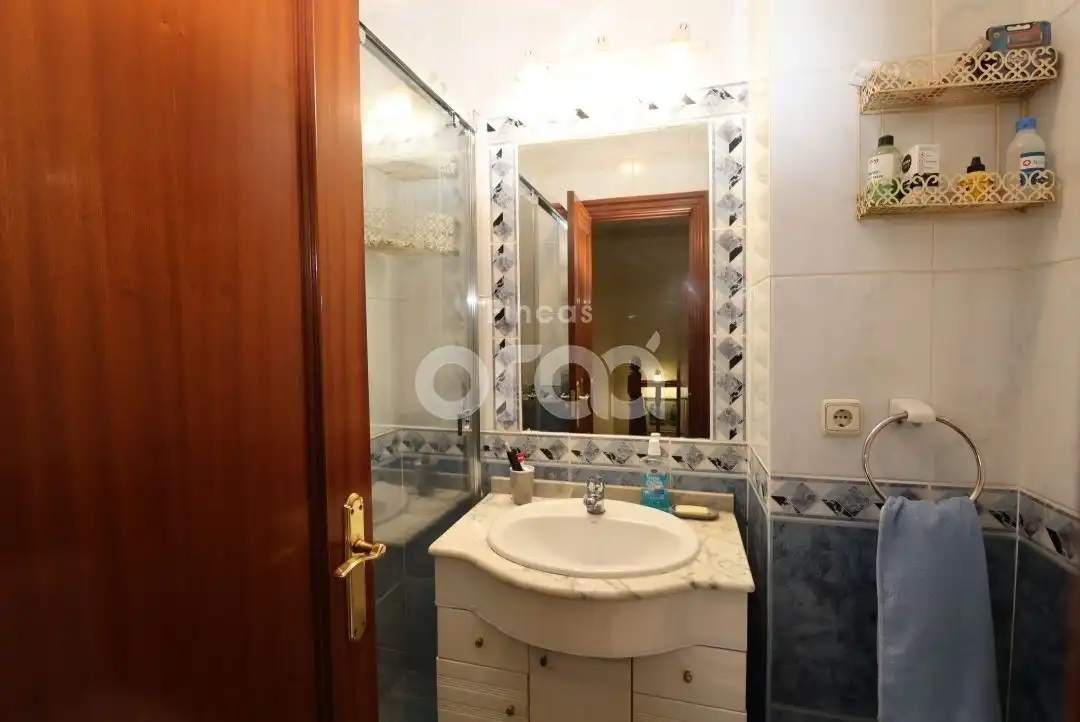 Bany de Casa adosada en venda en Abanto y Ciérvana-Abanto Zierbena amb Calefacció, Jardí privat i Terrassa