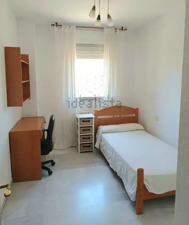 Habitación de Piso de alquiler en Granada con Amueblado, Lavadora y TV