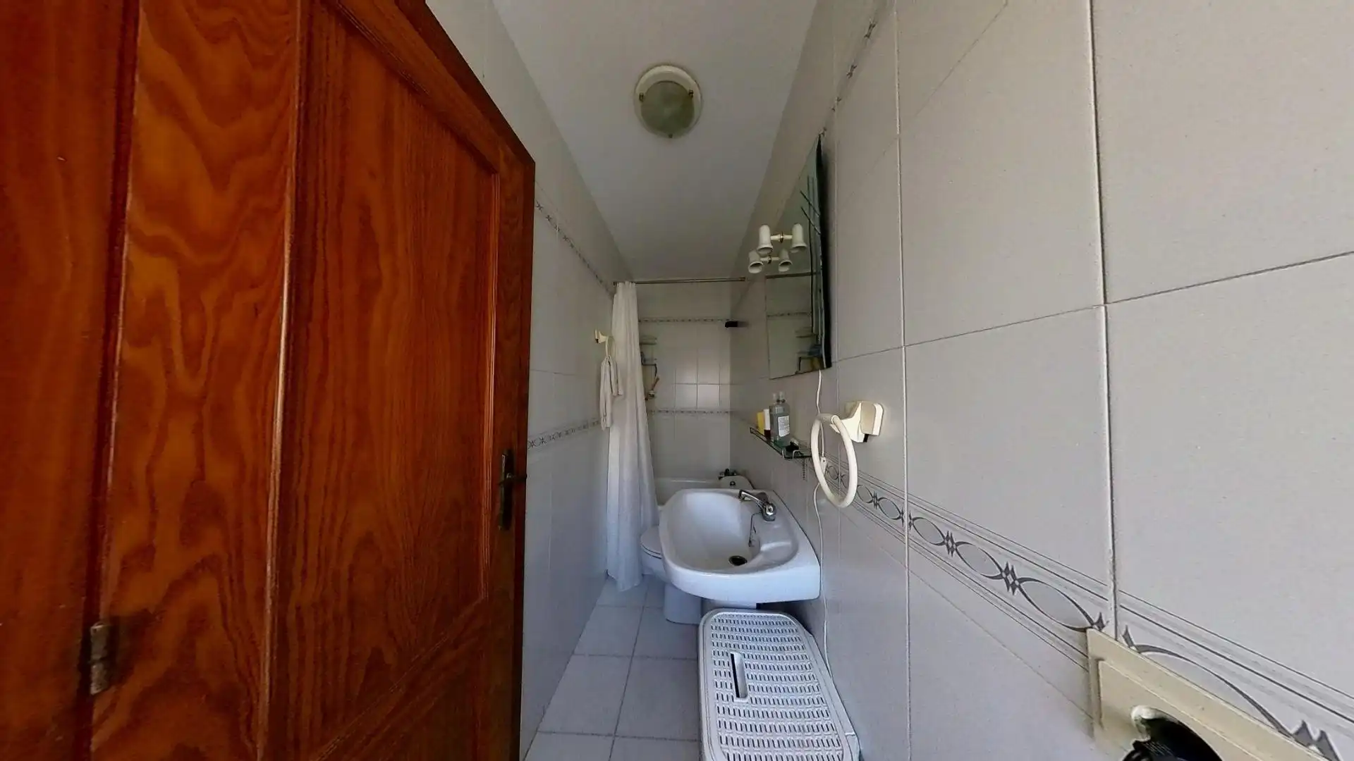 Badezimmer von Wohnungen zum Verkauf in Gualchos mit Klimaanlage, Terrasse und Abstellraum