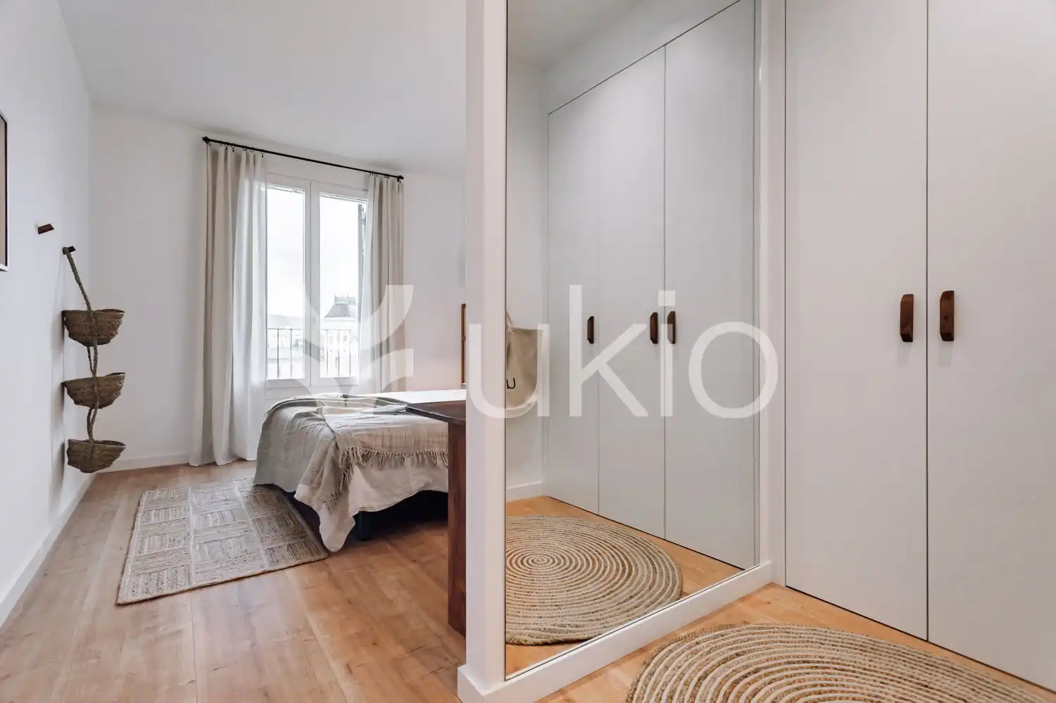 Dormitori de Apartament de lloguer en Barcelona amb Aire condicionat, Moblat i Forn