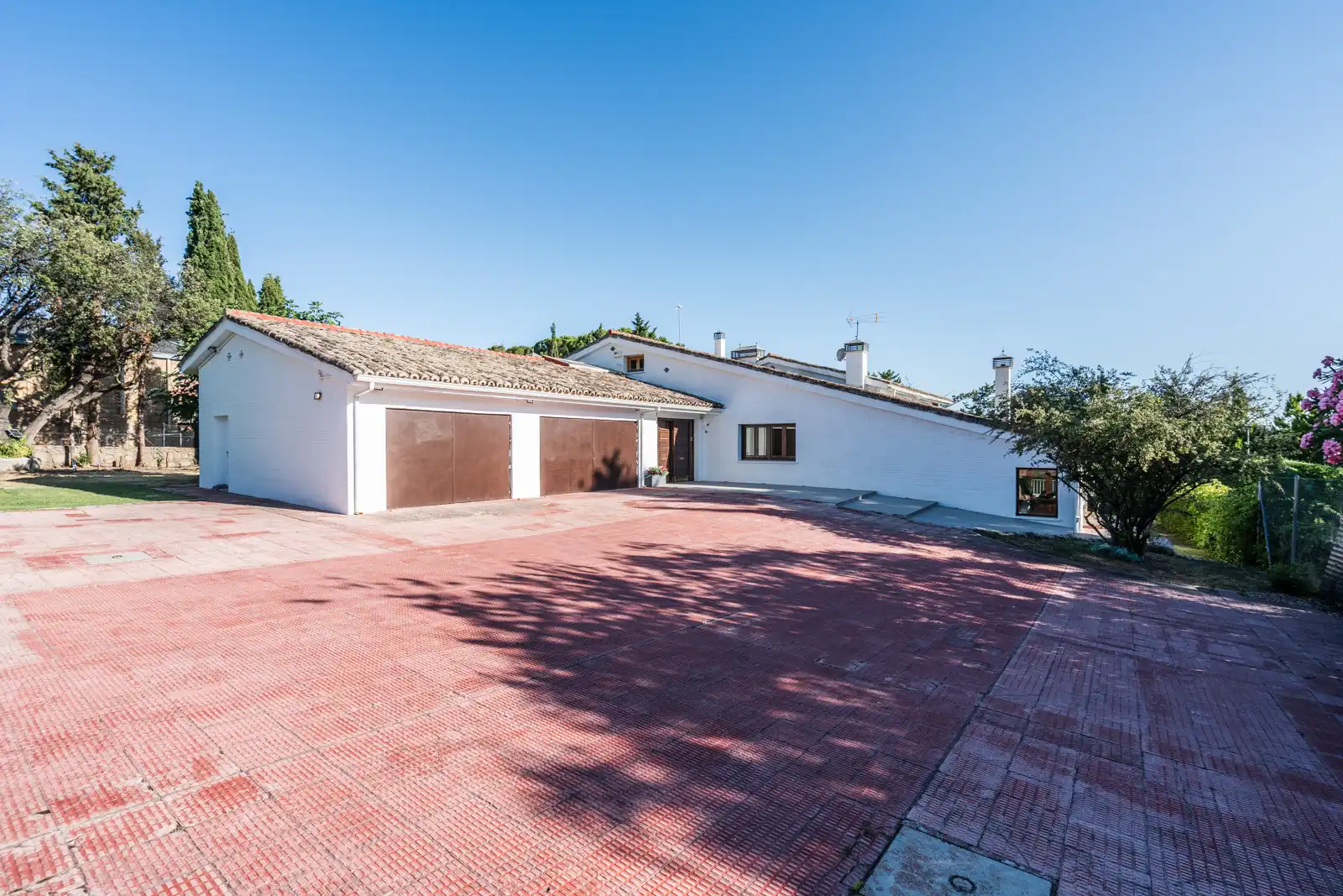 Vista exterior de Casa o chalet en venta en Las Rozas de Madrid con Aire acondicionado, Calefacción y Jardín privado