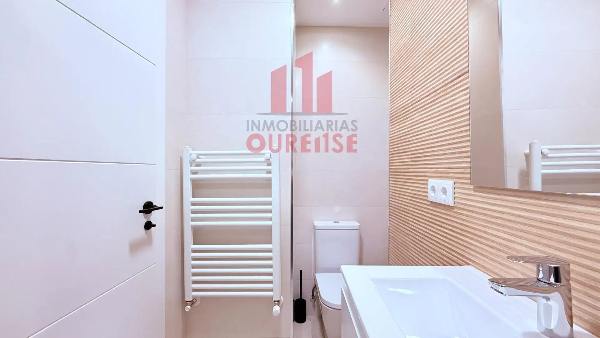 Bathroom of Flat for rent in Ourense Capital   with Heating and Furnished