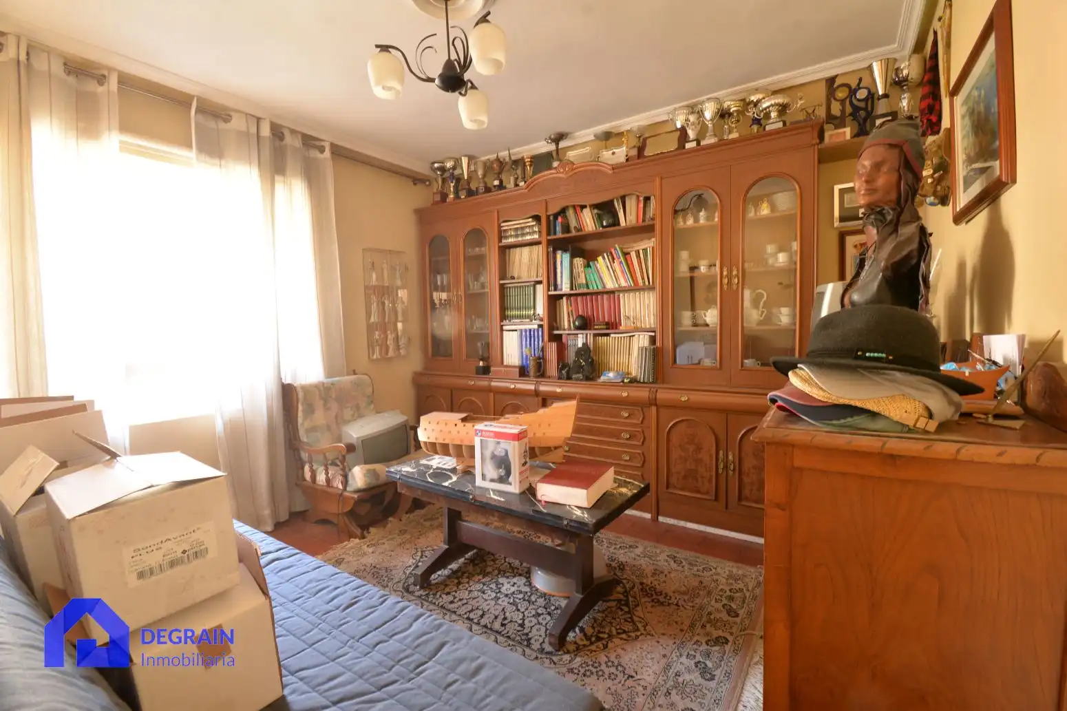 Sala d'estar de Pis en venda en Oviedo  amb Terrassa
