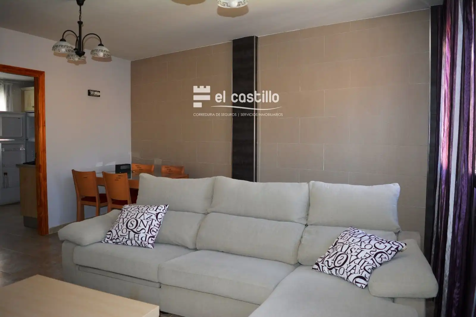 Sala de estar de Piso en venta en Sotillo de la Adrada con Calefacción, Trastero y Amueblado