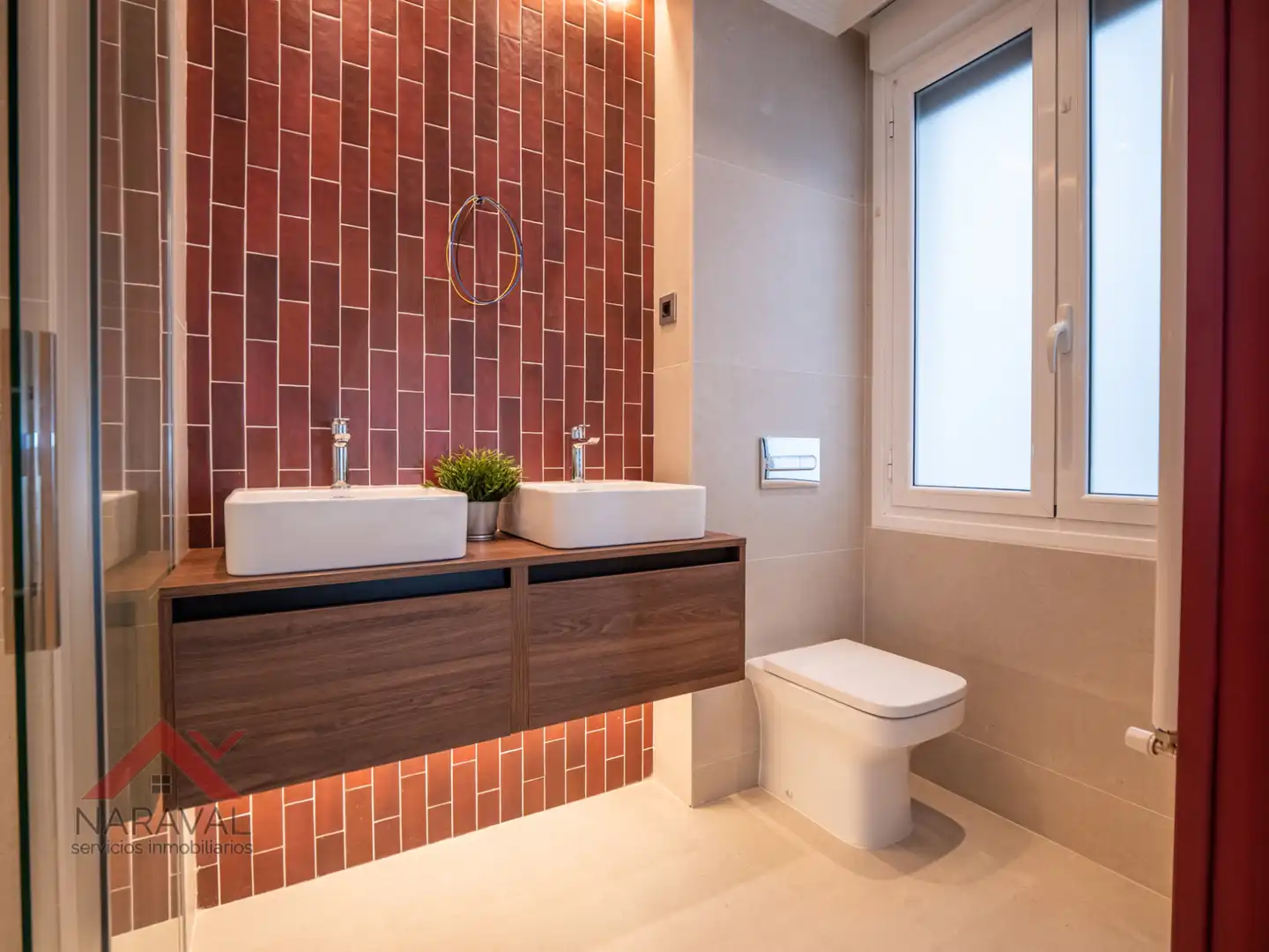 Bathroom of Flat for sale in  Pamplona / Iruña  with Air Conditioner, Heating and Oven
