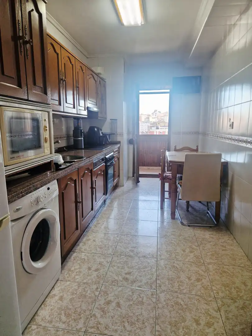 Cuina de Pis en venda en Avilés amb Calefacció, Parquet i Terrassa