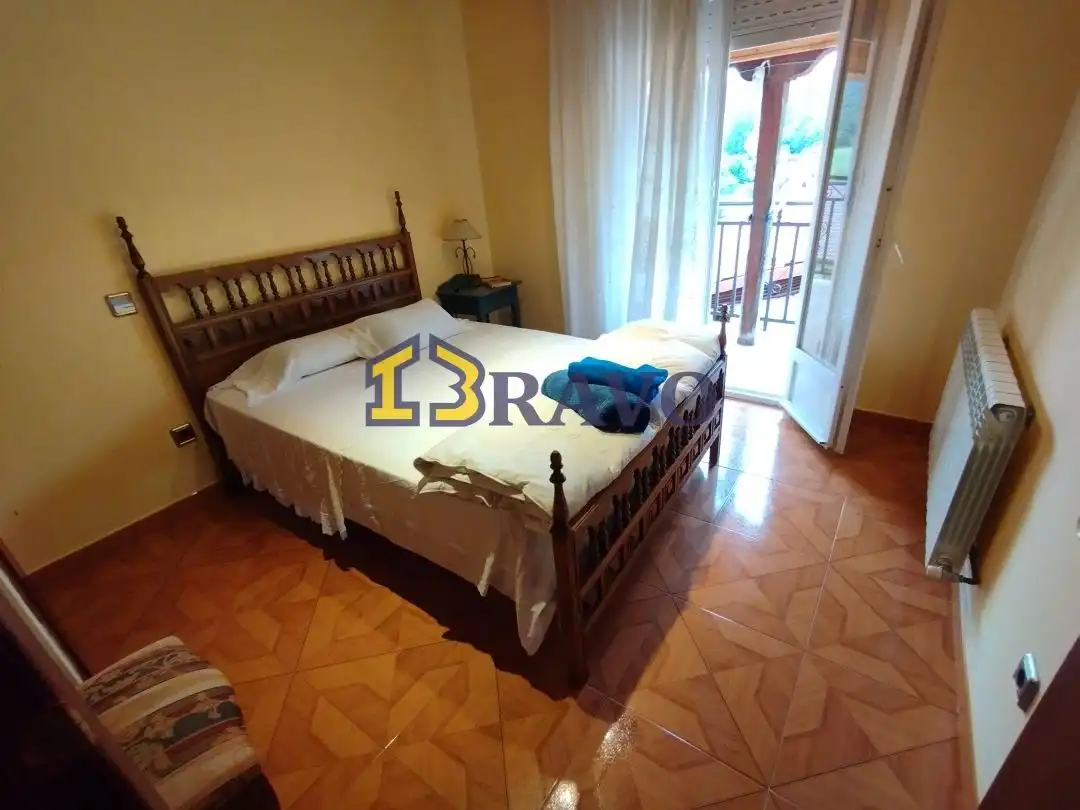 Habitación de Casa o chalet en venta en Medina de Pomar con Calefacción, Jardín privado y Terraza