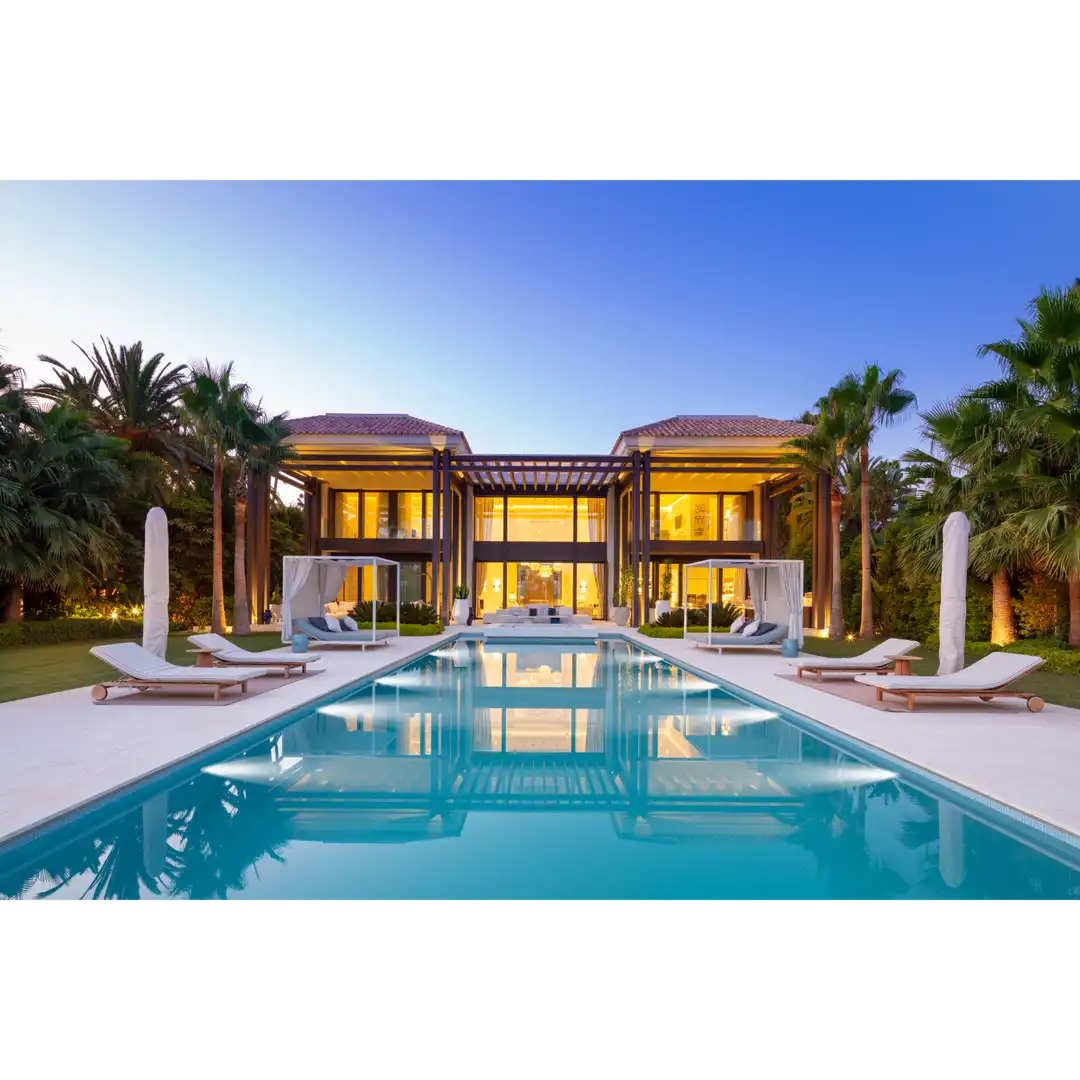 House with pool for sale in Marbella Centro