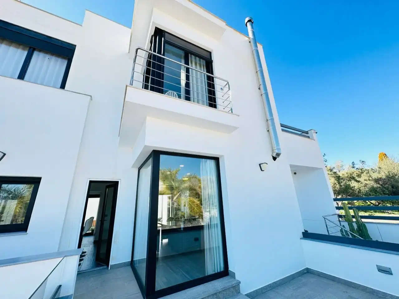 Vista exterior de Casa o chalet en venta en Nerja con Aire acondicionado, Jardín privado y Trastero
