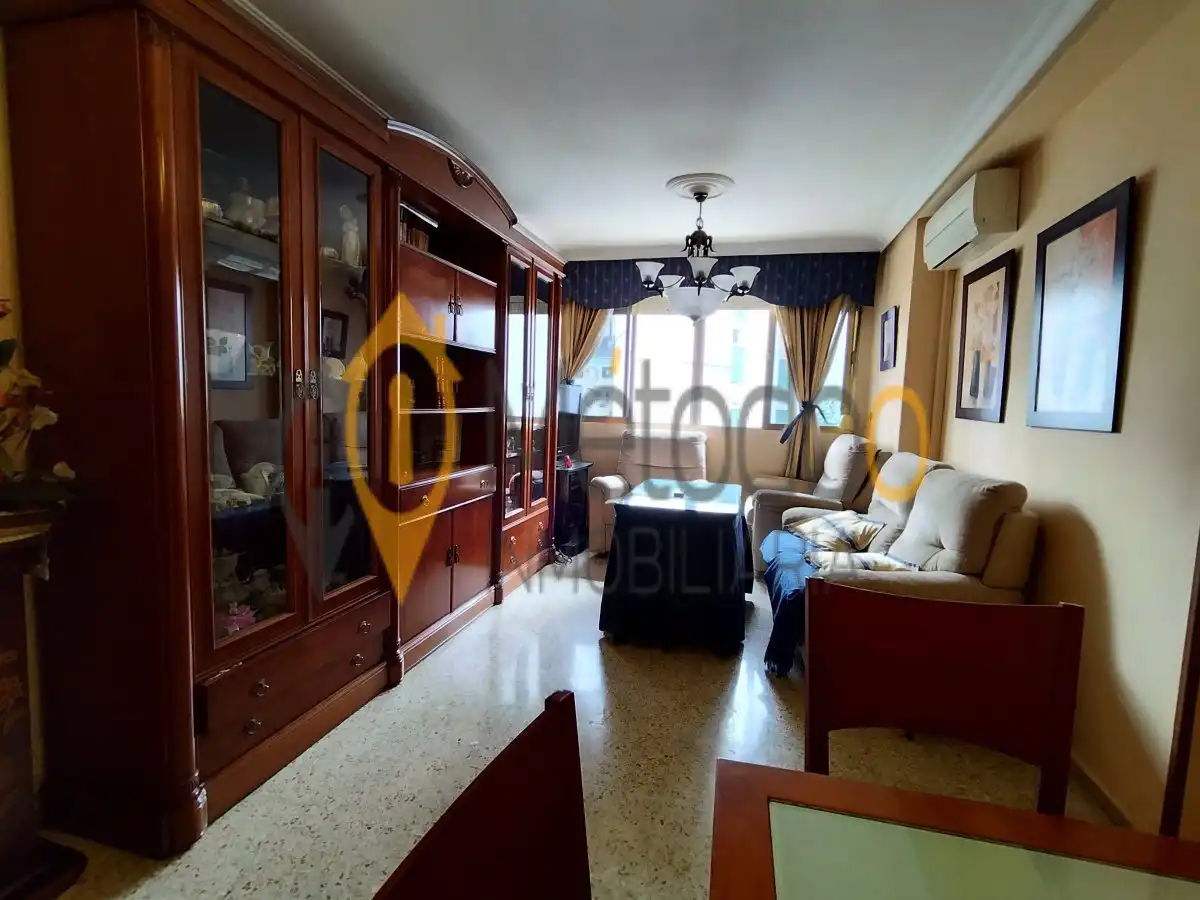 Living room of Flat for sale in Sevilla  with Air Conditioner, Heating and Furnished