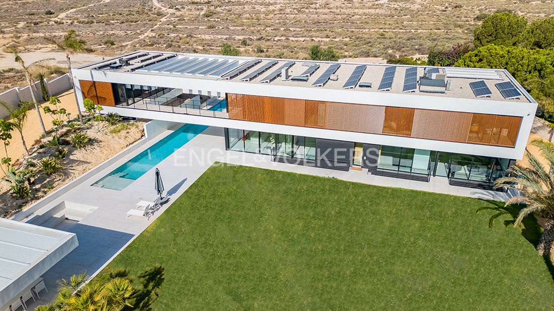Vista exterior de Casa o xalet en venda en Alicante / Alacant amb Aire condicionat, Calefacció i Jardí privat