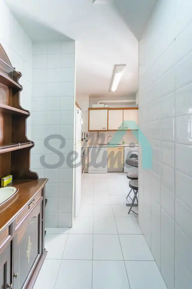 Cuina de Pis en venda en Oviedo  amb Calefacció i Parquet
