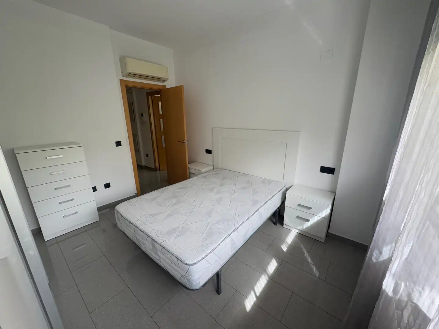 Dormitori de Apartament de lloguer en  Jaén Capital amb Aire condicionat, Calefacció i Moblat