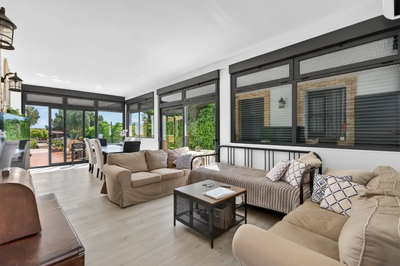 Sala d'estar de Casa o xalet en venda en Elche / Elx amb Aire condicionat, Calefacció i Jardí privat