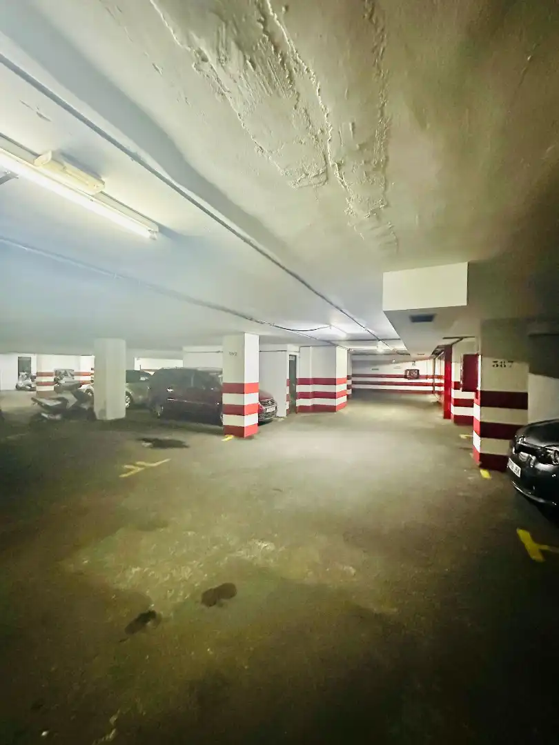 Parking of Flat for rent in Granada  with Air Conditioner, Heating and Washing machine