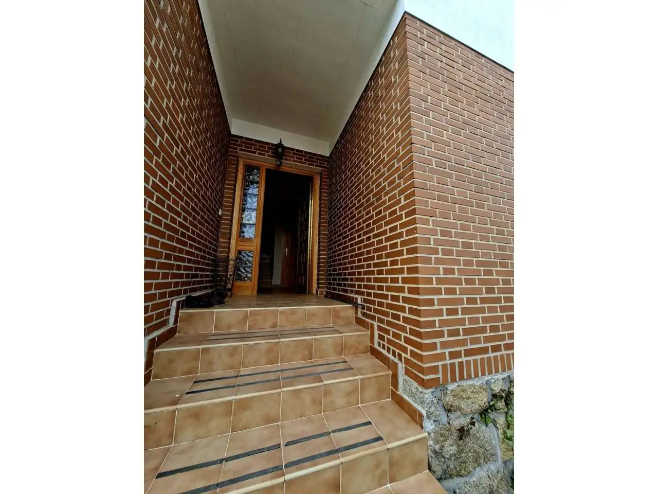 Vista exterior de Casa adosada en venda en Moralzarzal amb Calefacció, Jardí privat i Terrassa
