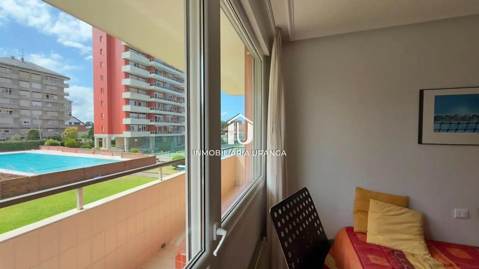Terraza de Piso en venta en Laredo con Calefacción, Terraza y Piscina comunitaria