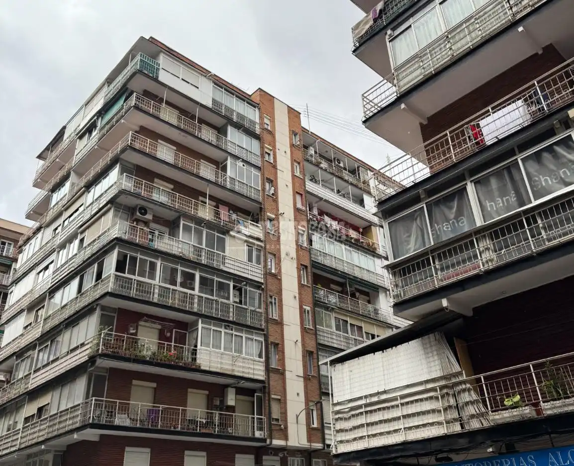 Vista exterior de Piso en venta en Alcalá de Henares