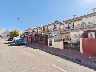 Casa bifamiliare con piscina in vendita a Nueva Torrevieja - Aguas Nuevas