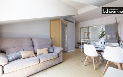 Living room of Flat to rent in  Madrid Capital  with Air Conditioner, Heating and Furnished