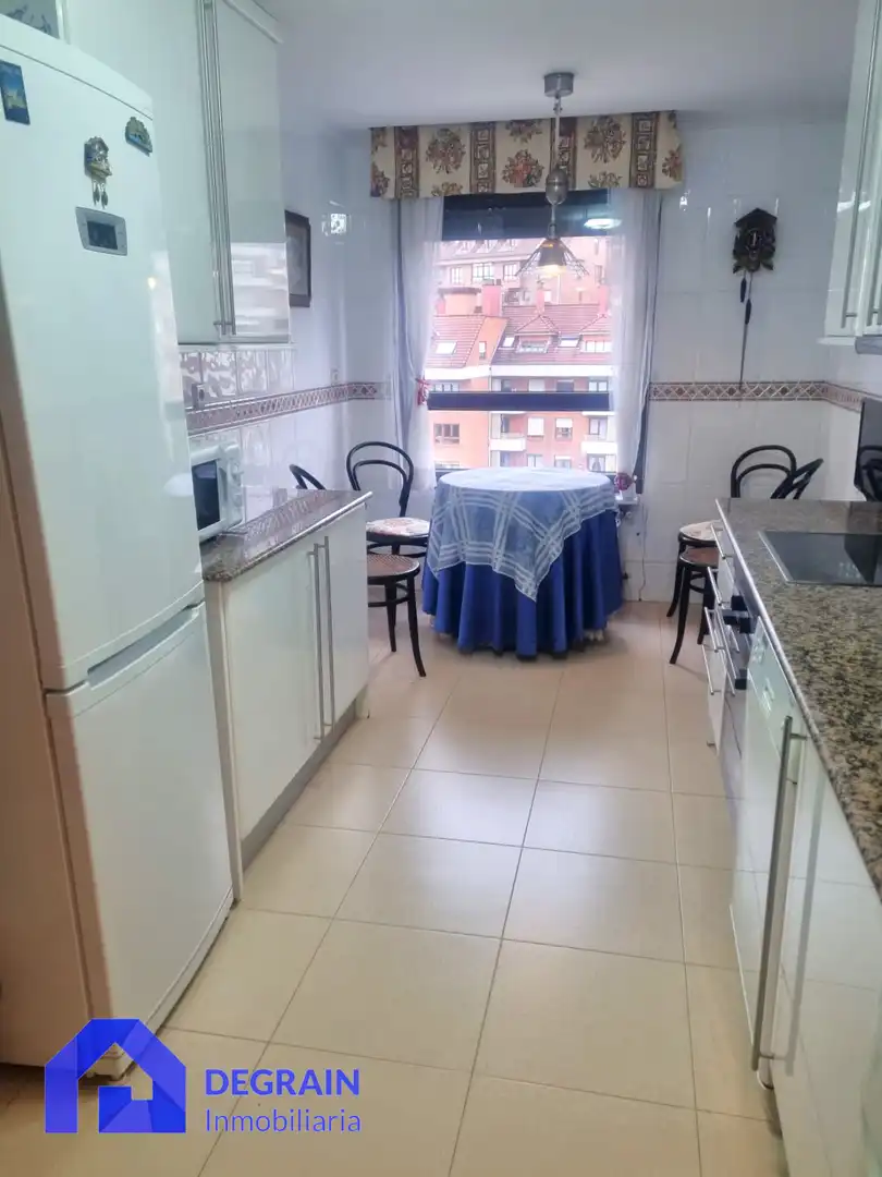 Küche von Wohnung zur Miete in Oviedo  mit Heizung