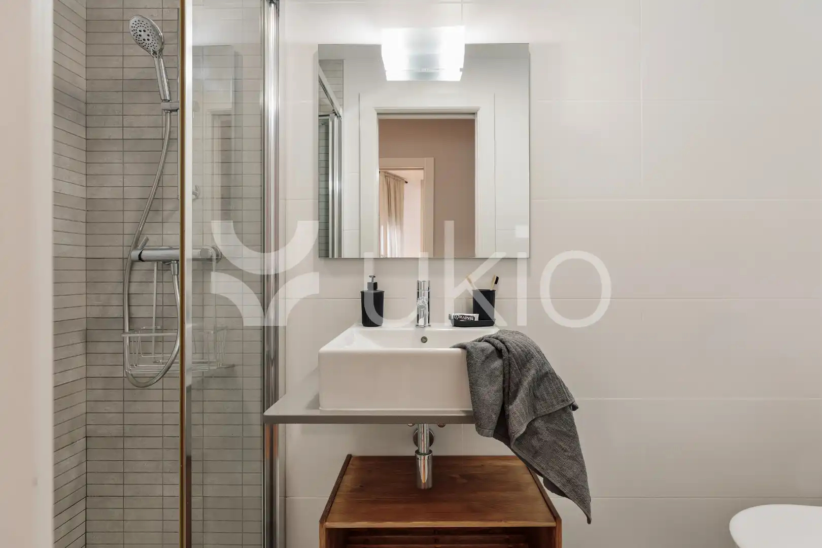 Bathroom of Apartments for rent in Barcelona  with Heating, Furnished and Oven