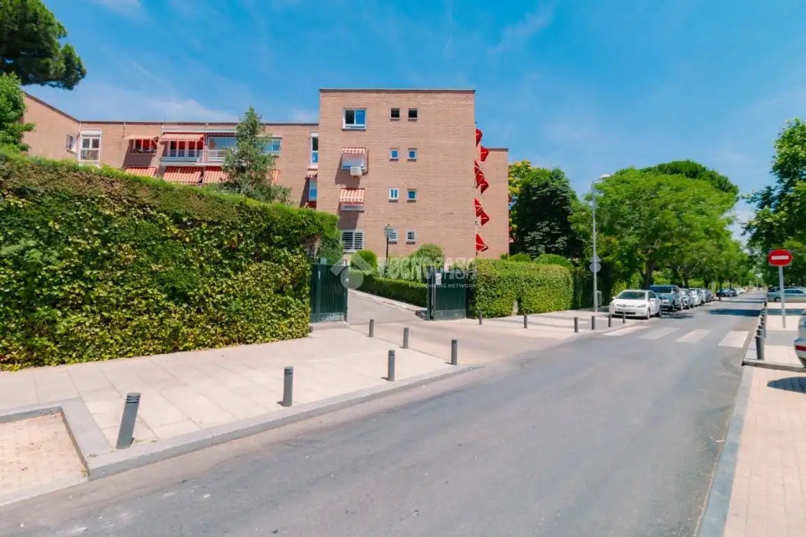 Vista exterior de Piso en venta en Madrid con Calefacción, Parquet y Terraza