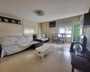 Sala d'estar de Pis de lloguer en Roquetas de Mar amb Aire condicionat, Terrassa i Piscina comunitària