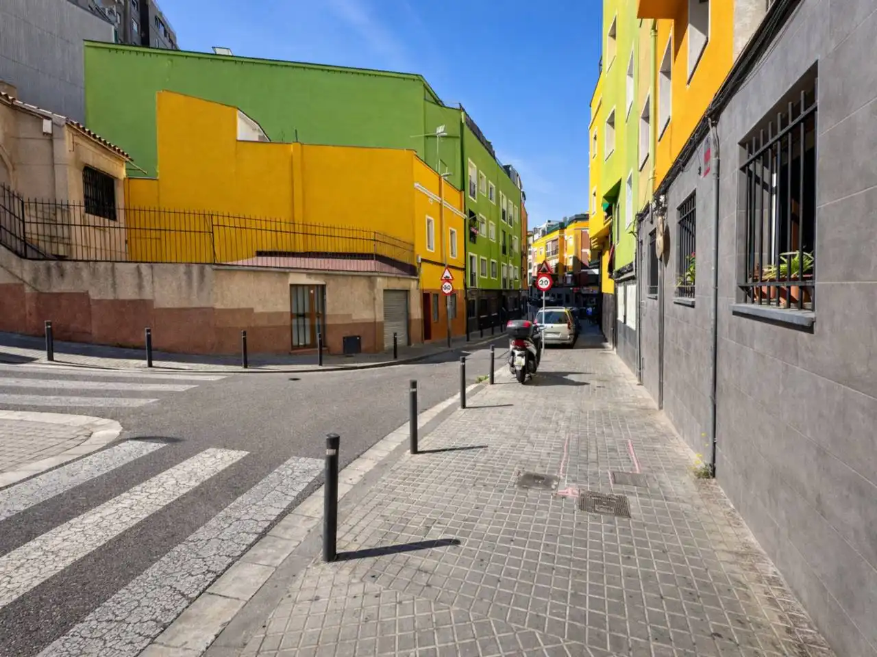 Exterior view of Flat for sale in Santa Coloma de Gramenet