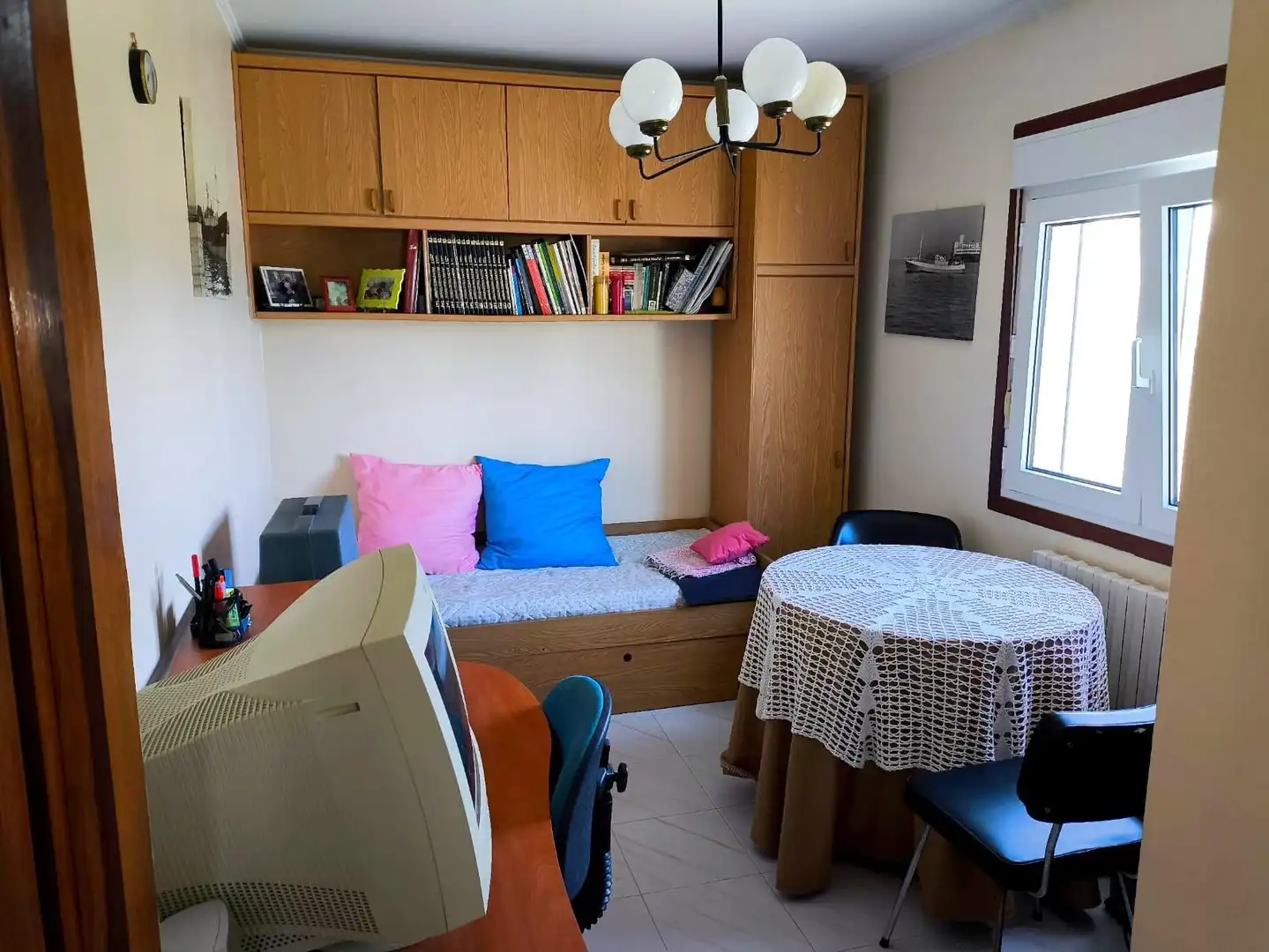 Sala d'estar de Casa o xalet en venda en Carballo amb Calefacció, Jardí privat i Moblat