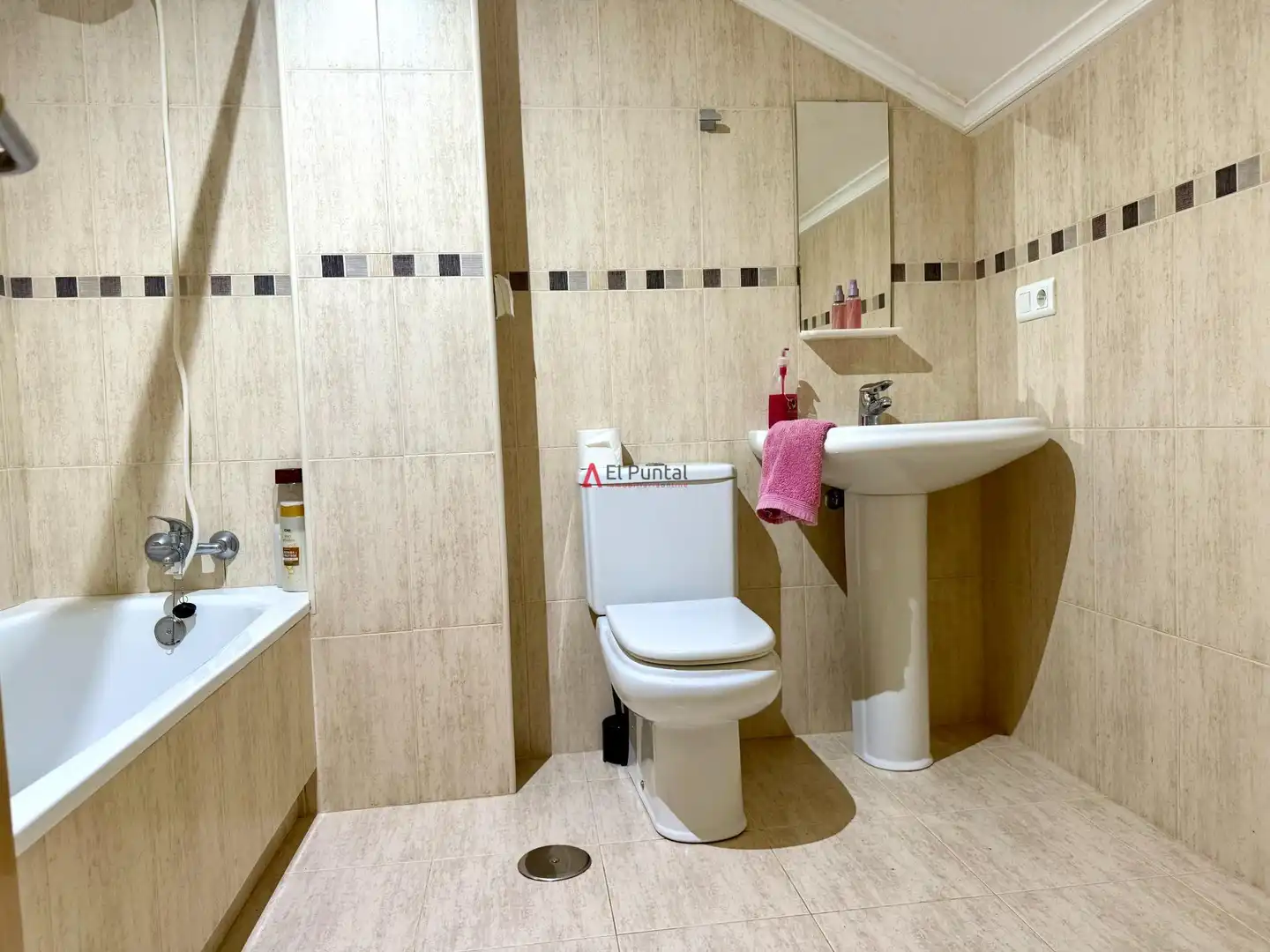 Badezimmer von Maisonette zum Verkauf in Piélagos mit Heizung, Parkett und Abstellraum