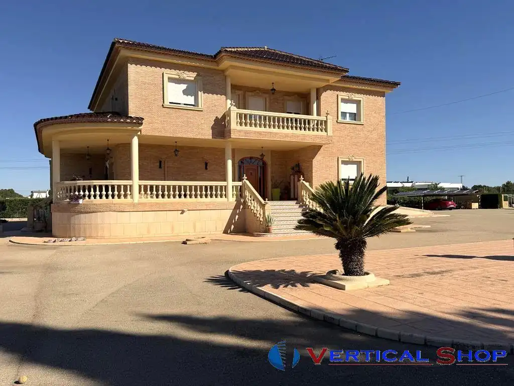 Vista exterior de Casa o xalet en venda en Yecla amb Aire condicionat i Calefacció